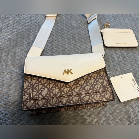 Anne Klein logo flap cossbody bag - Picture 3 of 8